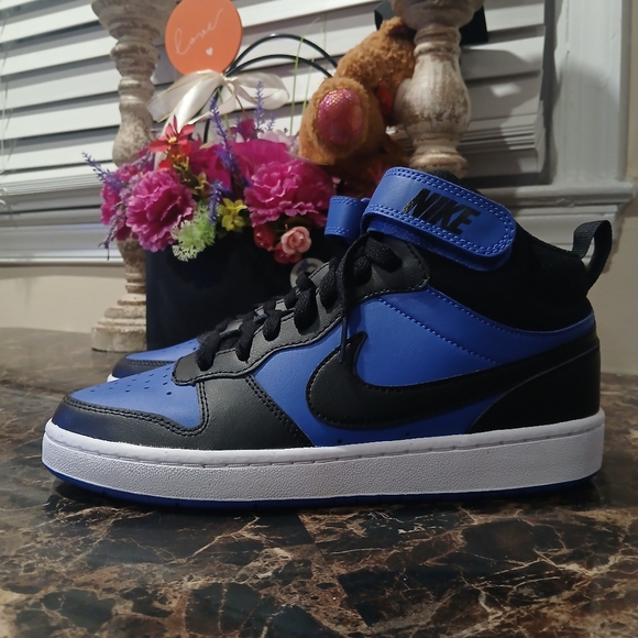 Nike Other - Nike Court Borough Mid II Streetwear/Lifestyle Athletic Shoes 7 Youth/8.5 Wom